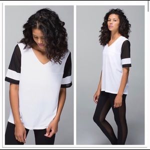 Lululemon black and white tee